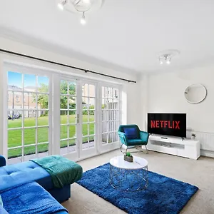 Lovely 4 Bedroom House In - Sleeps 10 Holiday home York